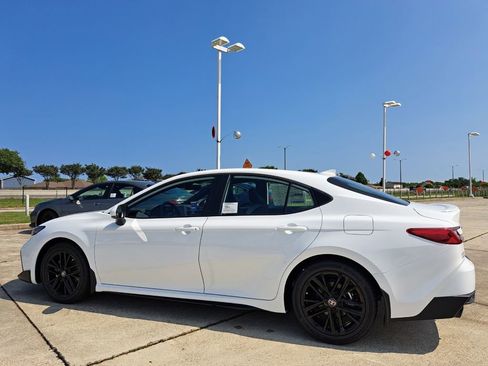 New 2026 Toyota Camry SE FWD image 7