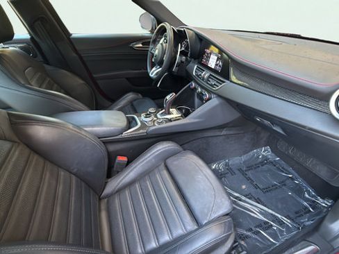 Used 2023 Alfa Romeo Giulia Estrema RWD image 22