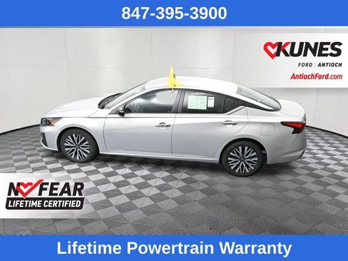 Used 2024 Nissan Altima 2.5 SV image 14