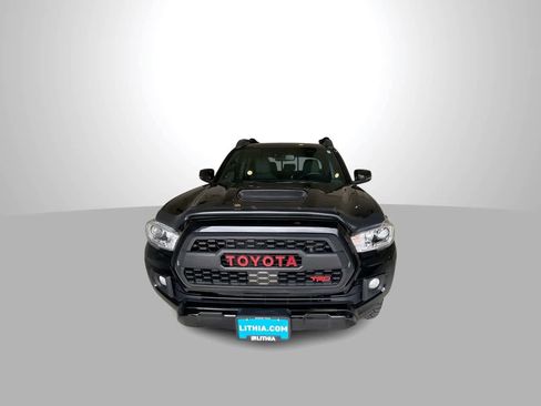 Used 2018 Toyota Tacoma TRD Sport AWD/4WD image 3