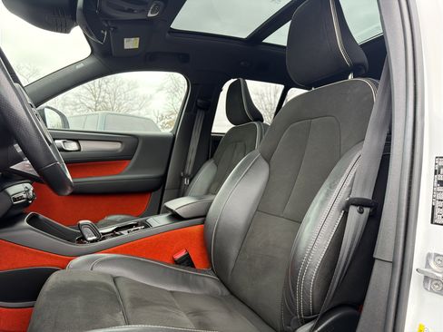 Used 2019 Volvo XC40 T5 R-Design image 27