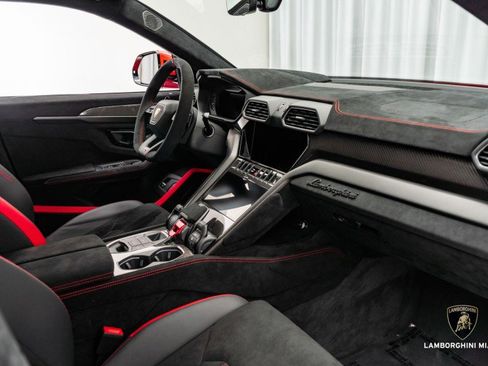 Used 2023 Lamborghini Urus Performante image 50