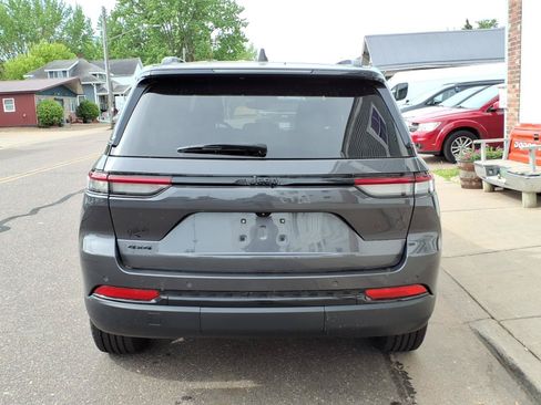 Used 2023 Jeep Grand Cherokee Altitude AWD/4WD image 7