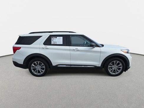 Used 2022 Ford Explorer XLT w/ Equipment Group 202A RWD image 4