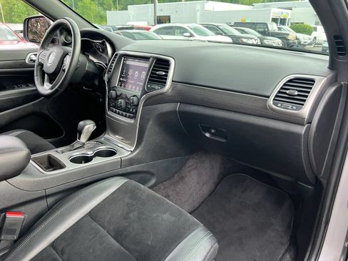 Used 2018 Jeep Grand Cherokee Altitude AWD/4WD image 28