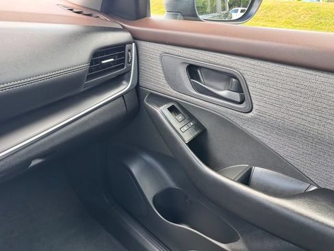 Used 2023 Nissan Rogue S AWD/4WD image 24
