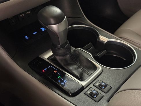 Used 2019 Toyota Highlander XLE AWD/4WD image 53