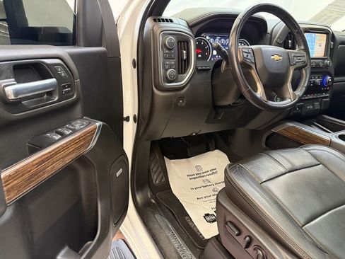 Used 2022 Chevrolet Silverado 3500 High Country w/ Technology Package image 9