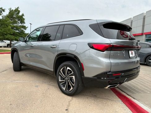 Used 2025 Buick Enclave Sport Touring w/ Power Package FWD image 9