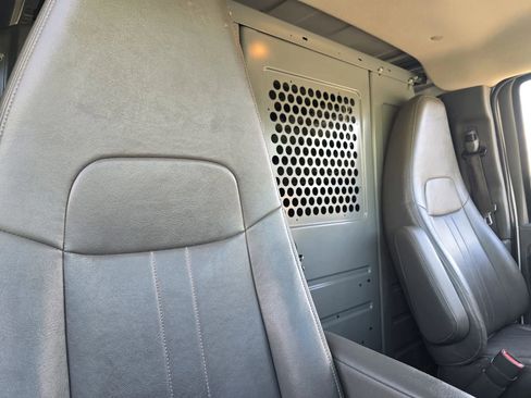 Used 2014 GMC Savana 3500 RWD image 23