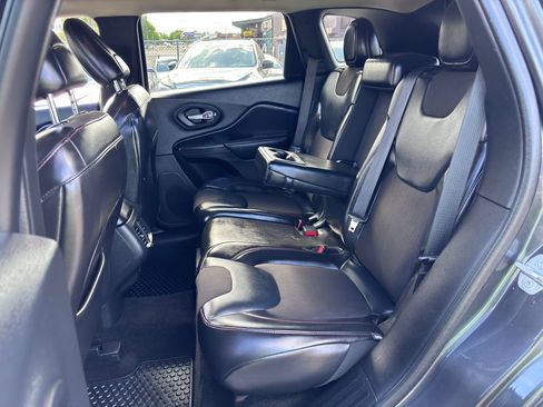 Used 2015 Jeep Cherokee Trailhawk w/ Cold Weather Group AWD/4WD image 38