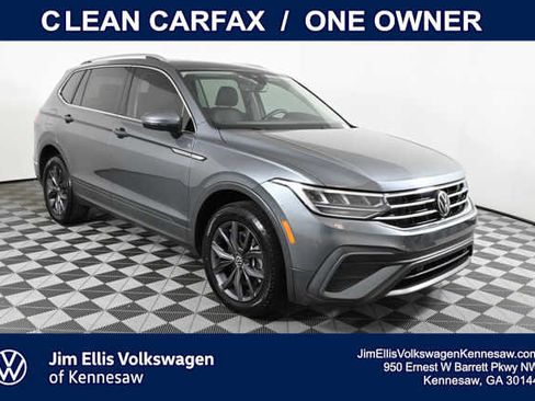 Used 2023 Volkswagen Tiguan SE w/ Panoramic Sunroof Package image 1