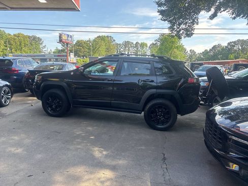 Used 2019 Jeep Cherokee Trailhawk AWD/4WD image 4