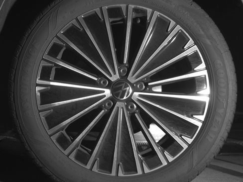 Used 2025 Volkswagen Taos SE image 14