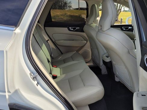 Used 2020 Volvo XC60 T6 Momentum w/ Protection Package image 15