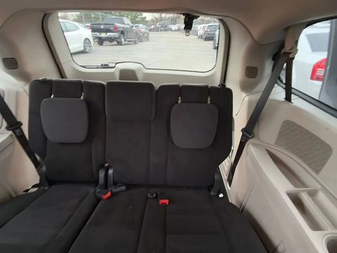 Used 2018 Dodge Grand Caravan SE image 27