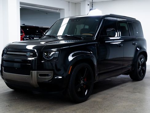 Used 2021 Land Rover Defender 110 X image 3