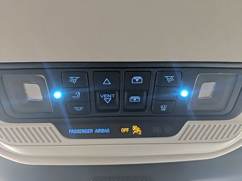 Used 2025 Ford Expedition Max Platinum w/ Driver's Package image 33