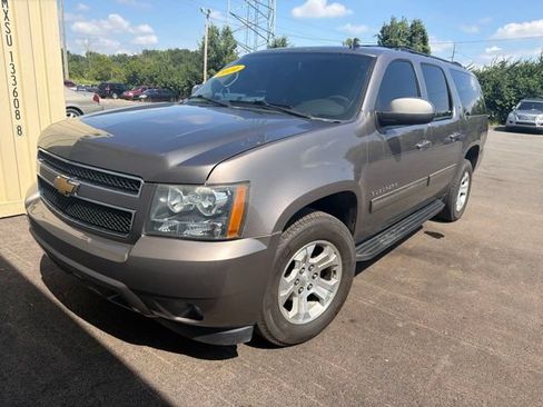 Used 2014 Chevrolet Suburban LT RWD image 1