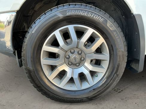 Used 2013 Nissan Frontier SL w/ Moonroof Pkg AWD/4WD image 9