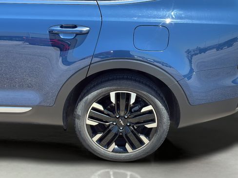 Used 2023 Kia Telluride AWD image 40