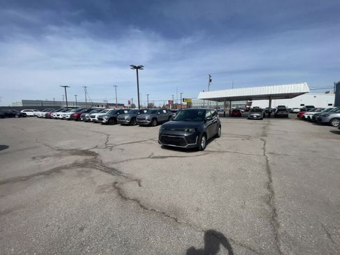 Used 2025 Kia Soul LX w/ LX Technology Package image 16