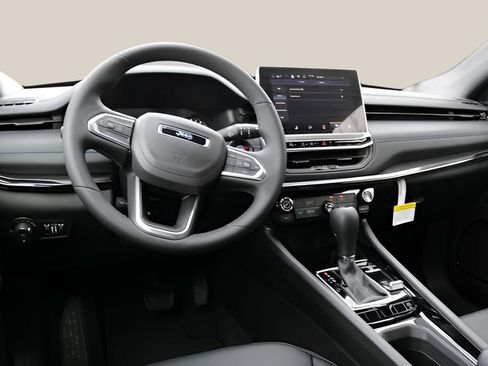 New 2026 Jeep Compass Latitude image 13