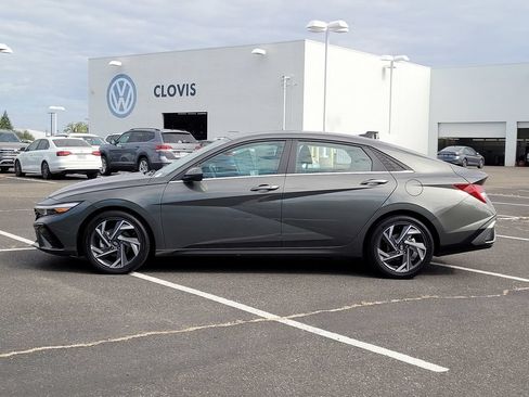 Used 2025 Hyundai Elantra SEL FWD image 9
