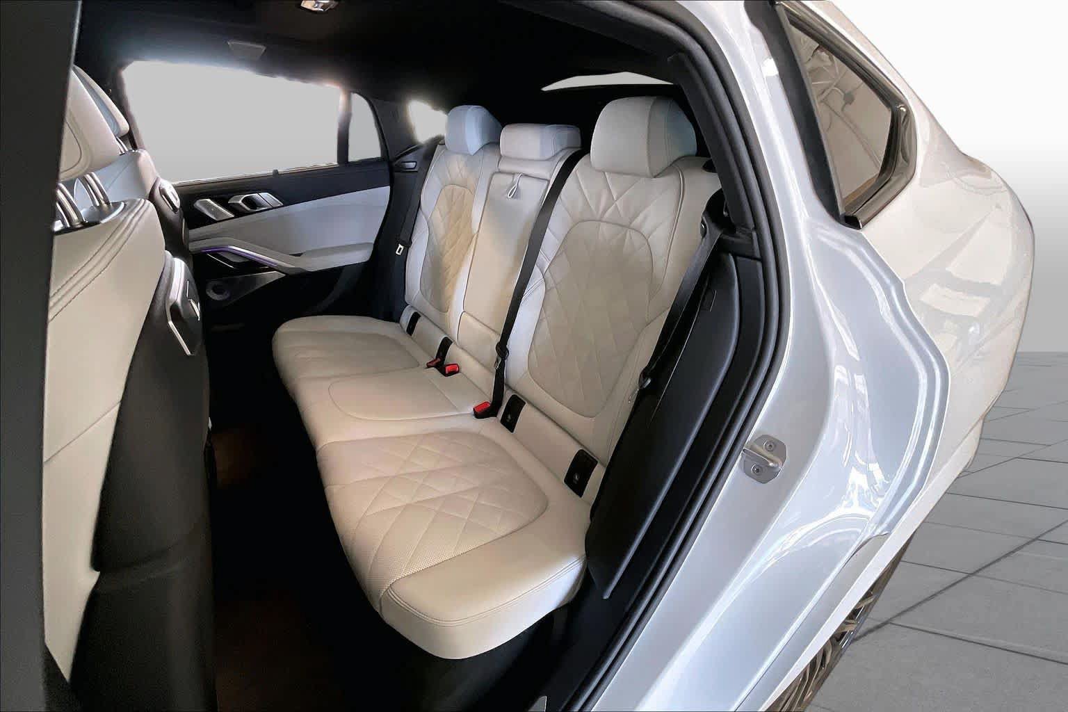 Used 2025 BMW X6 M60i AWD/4WD image 19