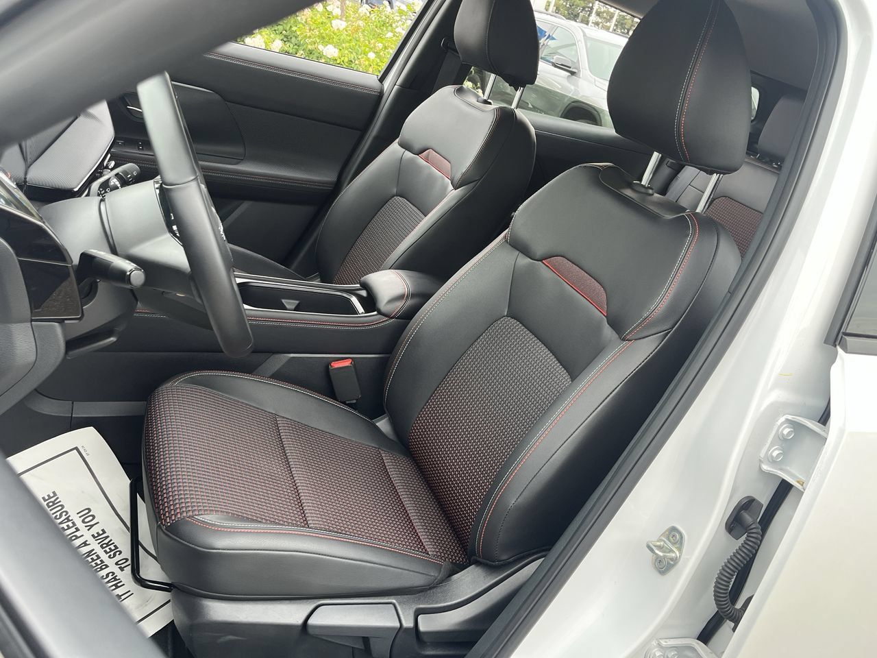 Used 2025 Nissan Kicks SR AWD/4WD image 17