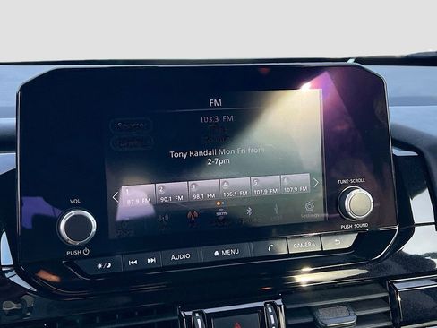 Used 2024 Nissan Pathfinder SV image 14