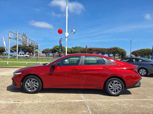 Used 2026 Hyundai Elantra Hybrid FWD image 8