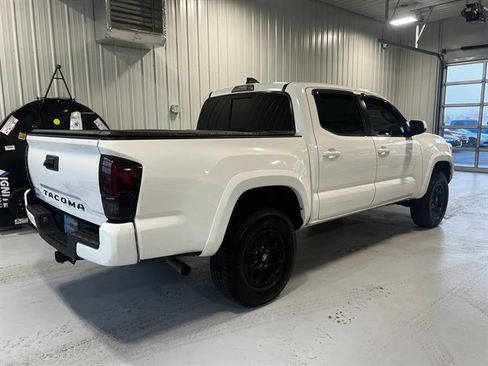 Used 2020 Toyota Tacoma SR5 image 3