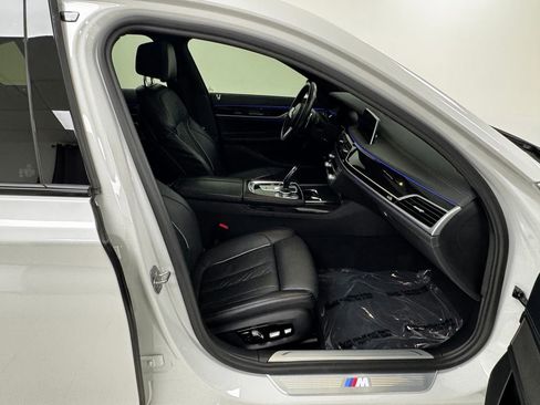 Used 2022 BMW 750i xDrive w/ Autobahn Package image 14
