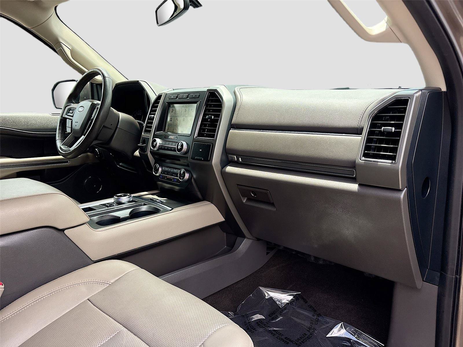 Used 2018 Ford Expedition XLT w/ Equipment Group 202A RWD image 29