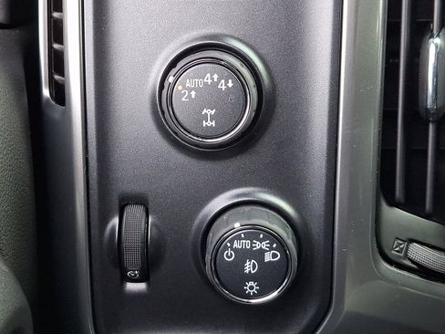 Used 2018 Chevrolet Silverado 1500 LT w/ All Star Edition image 27