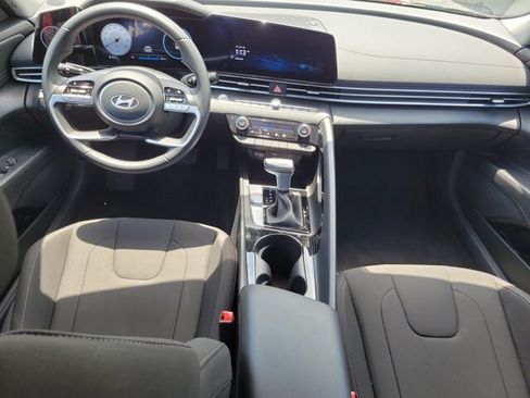 Used 2025 Hyundai Elantra SEL FWD image 11