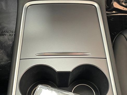 Used 2022 Tesla Model Y Long Range image 39