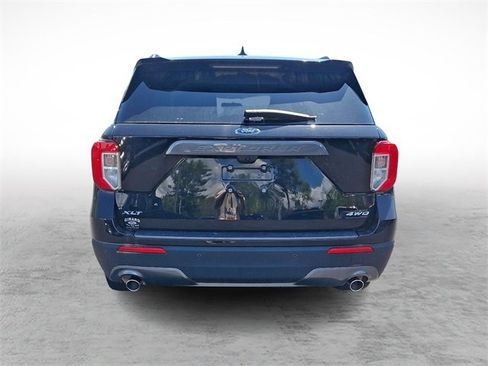 Certified 2022 Ford Explorer XLT w/ Equipment Group 202A image 5