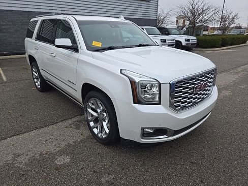 Used 2020 GMC Yukon Denali w/ Denali Premium Package image 3