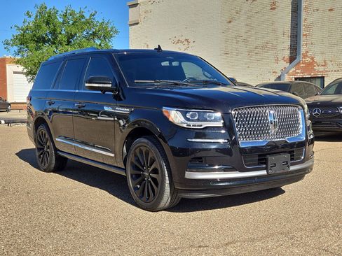 Used 2023 Lincoln Navigator Reserve image 1