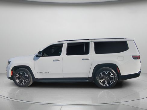 Used 2023 Jeep Wagoneer L Series III w/ Preferred Equipment Group image 13