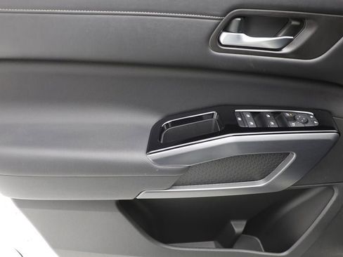 Used 2024 Nissan Pathfinder SL image 15