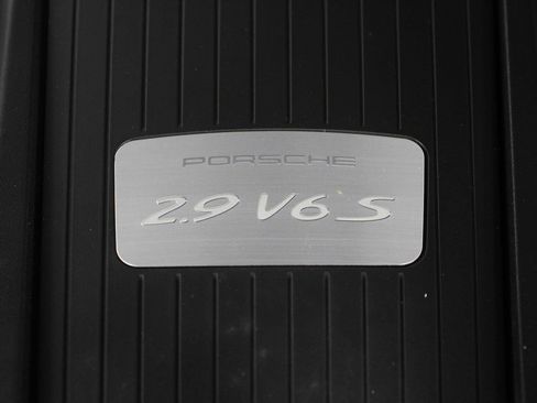 Certified 2025 Porsche Macan S image 27