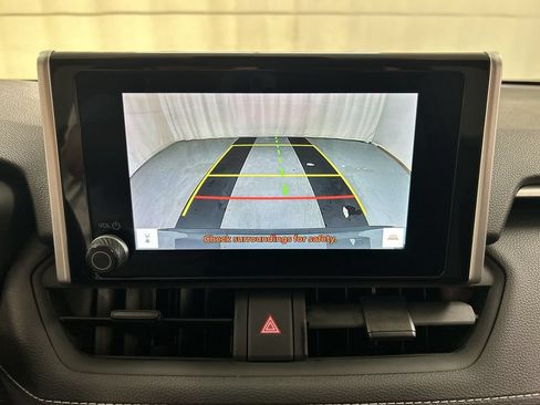 Used 2024 Toyota RAV4 XLE AWD/4WD image 15