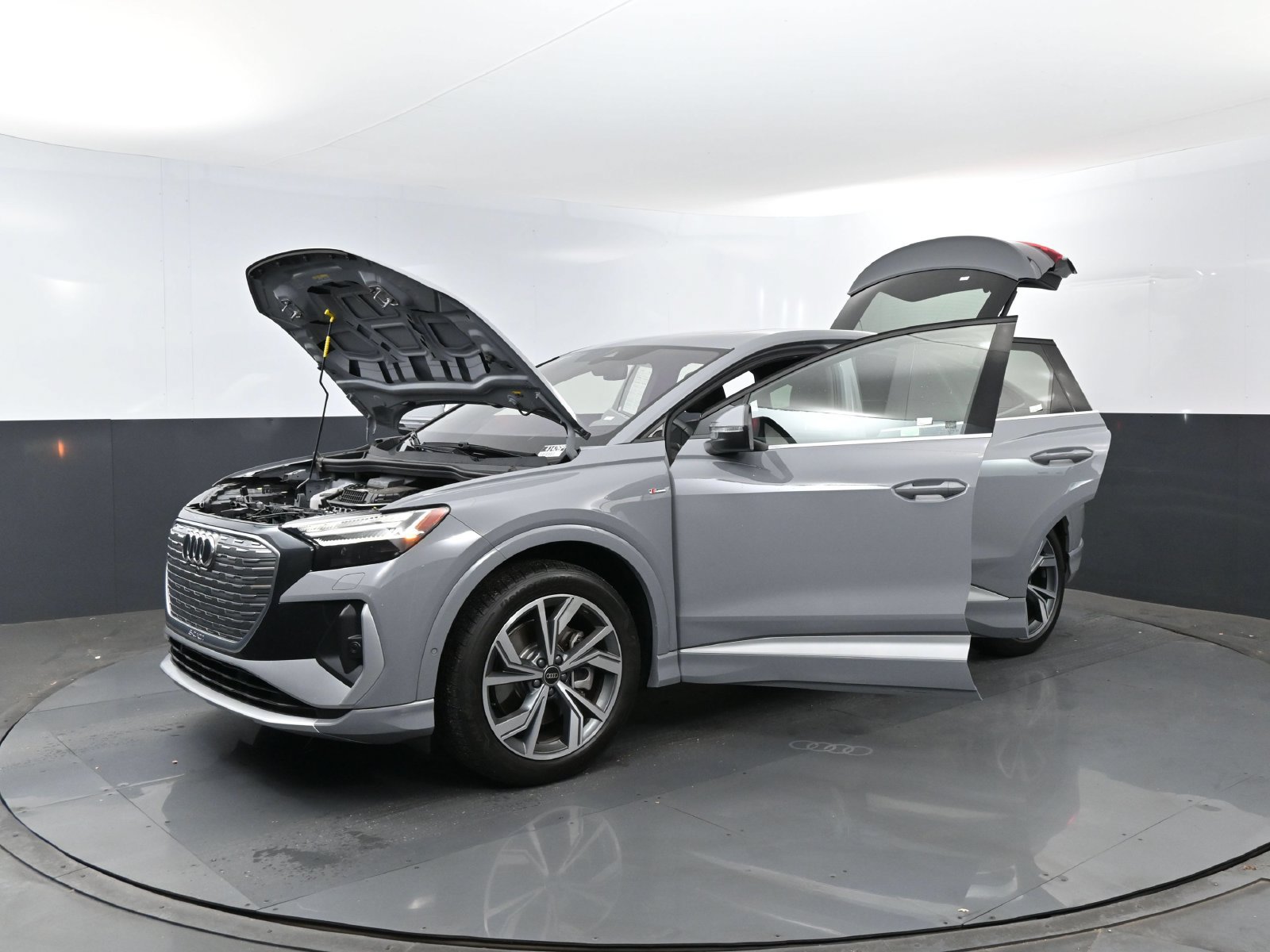 Used 2024 Audi Q4 e-tron Prestige AWD/4WD image 26