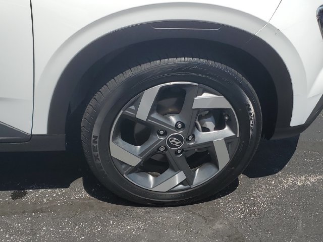 Certified 2024 Hyundai Venue SEL FWD image 5
