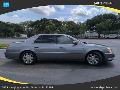 Used 2007 Cadillac DTS w/ Trunk Convenience Package FWD image 6