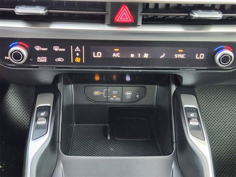 New 2025 Kia Sorento S image 14