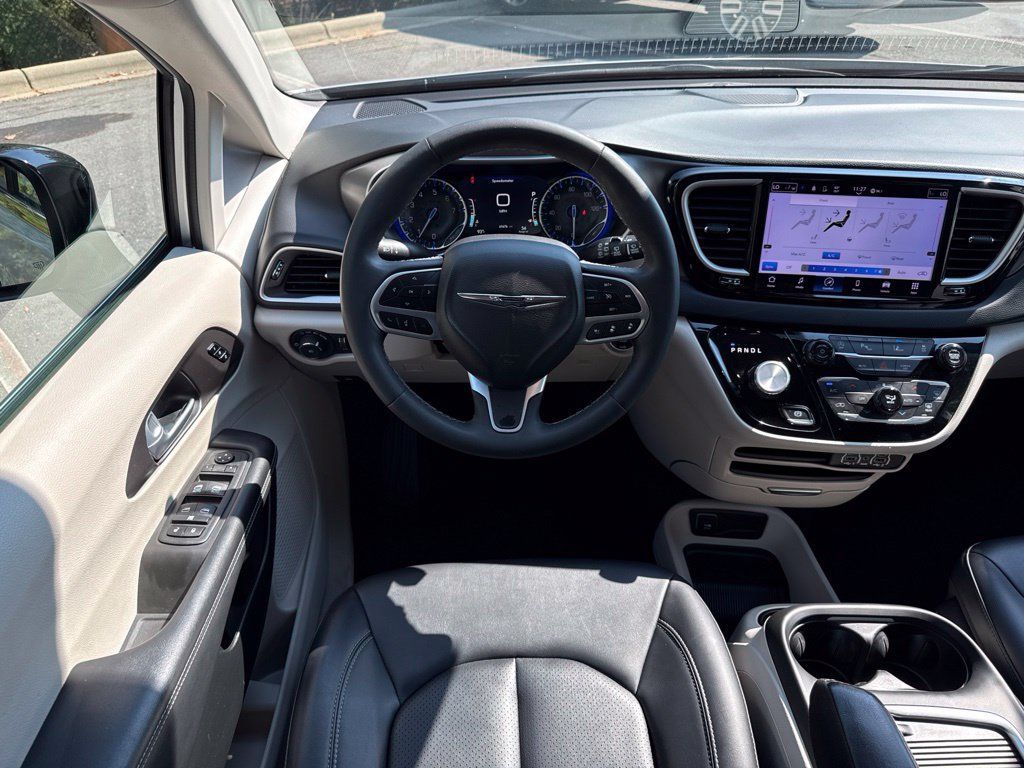 Used 2024 Chrysler Pacifica Touring-L FWD image 33